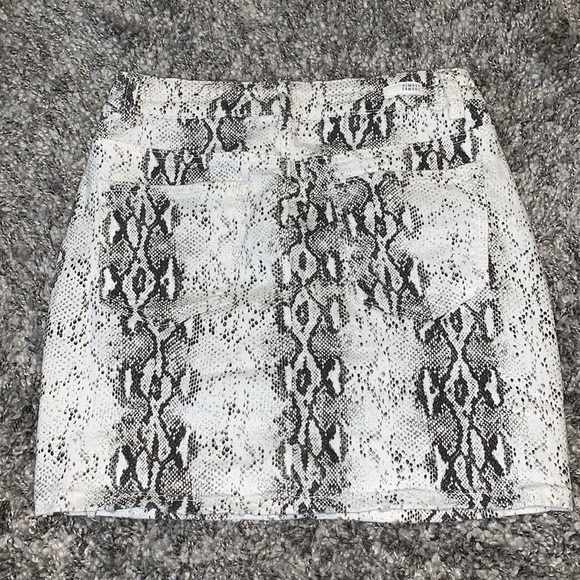 snake skin skirt - Picture 3 of 3